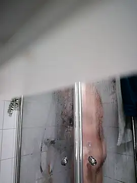 Snapshot of Tommi3720 chatting on March 17, 9:55 pm Tommi3720 online show from March 17, 9:55 pm