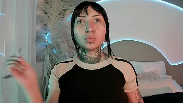 Evangeline bell online show from October 28, 12:30 pm