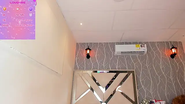 Snapshot of vanessa_guzman2 chatting on March 20, 12:32 pm vanessa guzman2 online show from March 20, 12:32 pm