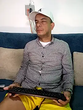 latinmartin73 online show from January 24, 2:07 am