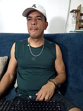 latinmartin73 online show from February 28, 1:37 am