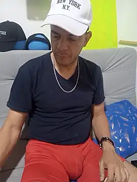 latinmartin73 online show from October 25, 5:30 pm