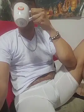 latinmartin73 online show from December 20, 3:08 pm