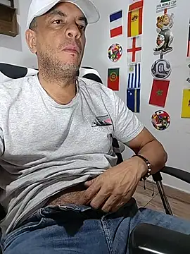 latinmartin73 online show from June 29, 4:41 am