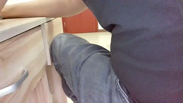 huzi518 online show from October 18, 8:59 am