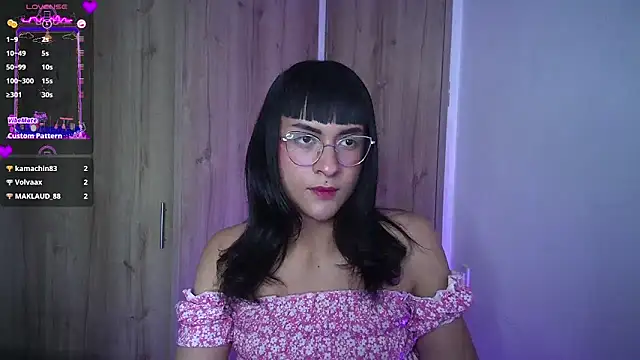 Snapshot of Kiitygirl chatting on March 1, 10:02 am Kiitygirl online show from March 1, 10:02 am