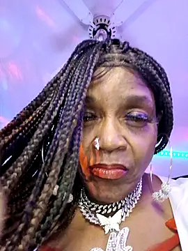 Snapshot of MadamBlingbox chatting on December 22, 5:48 am MadamBlingbox online show from December 22, 5:48 am