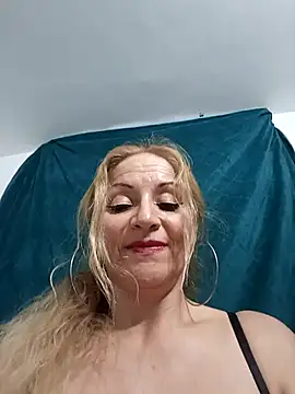 Snapshot of Fenix_528 chatting on December 12, 11:29 am Fenix 528 online show from December 12, 11:29 am