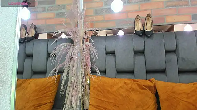 JESSYCORTES online show from February 2, 8:40 pm