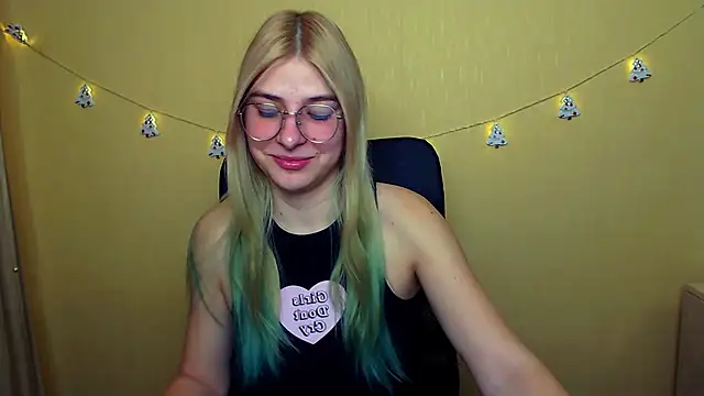 Snapshot of Luna_Lush_ chatting on December 5, 7:27 am Luna Lush online show from December 5, 7:27 am