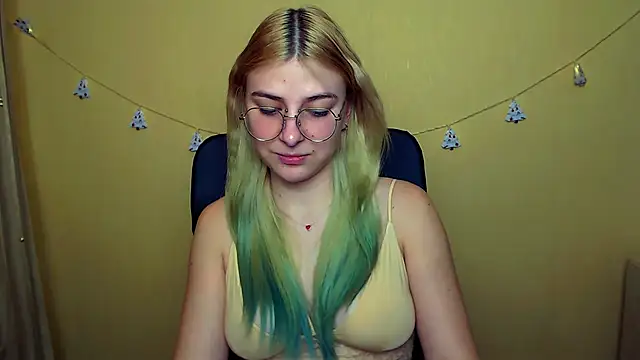 Snapshot of Luna_Lush_ chatting on December 19, 12:34 pm Luna Lush online show from December 19, 12:34 pm