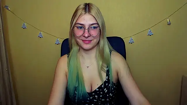 Snapshot of Luna_Lush_ chatting on December 20, 9:21 am Luna Lush online show from December 20, 9:21 am