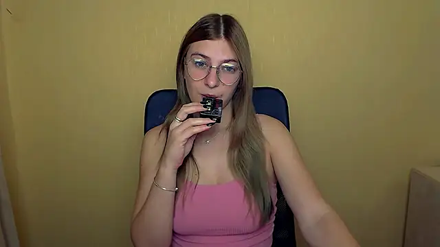 Snapshot of Luna_Lush_ chatting on September 29, 8:30 am Luna Lush online show from September 29, 8:30 am