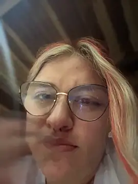 SophiaWeestt99 online show from October 22, 2:12 am