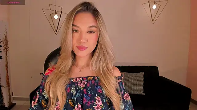 RebeccaHudson online show from February 13, 8:27 pm