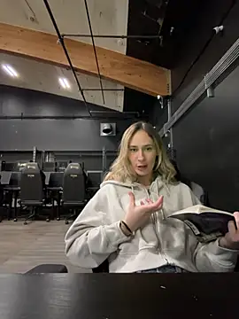 M1ssyk1ssy online show from March 22, 6:22 pm