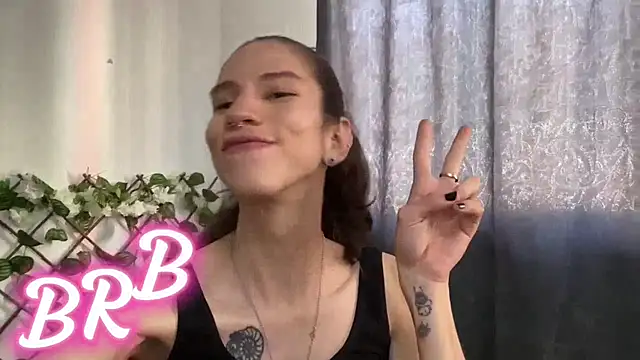 Snapshot of vodkadelulo chatting on February 11, 4:44 am vodkadelulo online show from February 11, 4:44 am