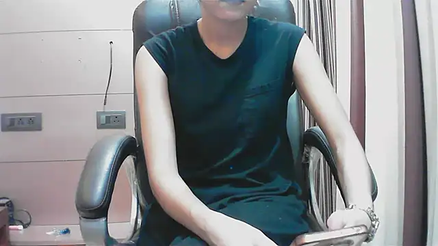 Snapshot of collage_hoty chatting on September 18, 4:53 pm collage hoty online show from September 18, 4:53 pm