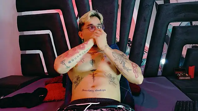 AliceandMax online show from April 10, 2:11 pm