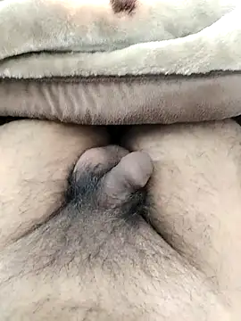 Snapshot of luckylads0037 chatting on December 17, 7:25 am luckylads0037 online show from December 17, 7:25 am