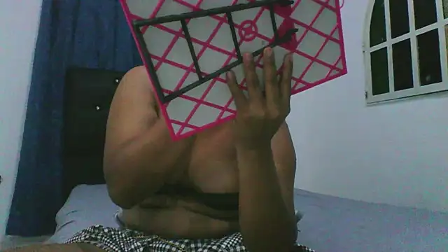 JenniferChian online show from April 18, 1:20 am