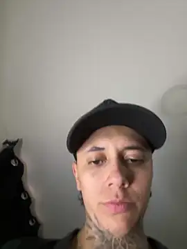 Snapshot of _PhillipBrown chatting on December 9, 9:05 pm PhillipBrown online show from December 9, 9:05 pm