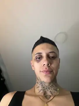 Snapshot of _PhillipBrown chatting on December 14, 9:35 pm PhillipBrown online show from December 14, 9:35 pm