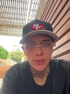 Snapshot of _PhillipBrown chatting on December 20, 8:01 pm PhillipBrown online show from December 20, 8:01 pm