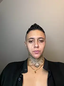 Snapshot of _PhillipBrown chatting on February 23, 1:24 am PhillipBrown online show from February 23, 1:24 am