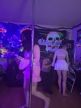 NovaLove2002 online show from April 27, 4:32 am