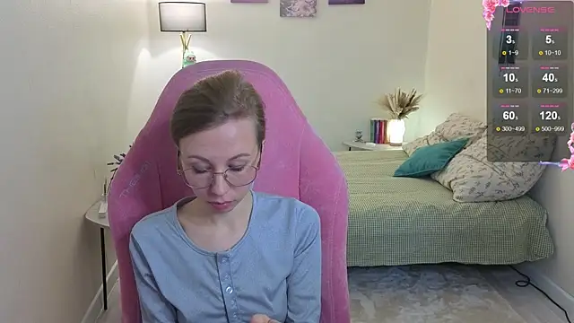 Snapshot of Lill_Mary chatting on October 20, 2:23 am Lill Mary online show from October 20, 2:23 am