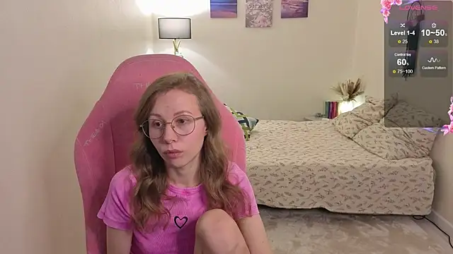 Snapshot of Lill_Mary chatting on November 17, 4:07 am Lill Mary online show from November 17, 4:07 am