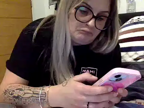 Snapshot of vanillesoumise chatting on December 12, 9:15 pm vanillesoumise online show from December 12, 9:15 pm