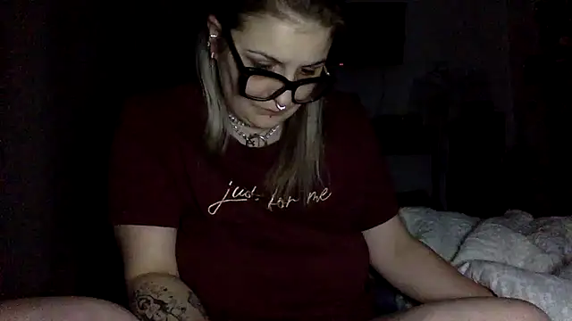 Snapshot of vanillesoumise chatting on February 6, 9:00 am vanillesoumise online show from February 6, 9:00 am