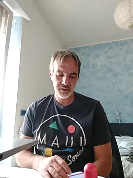 Snapshot of Marcolino183 chatting on May 4, 12:23 pm Marcolino183 online show from May 4, 12:23 pm