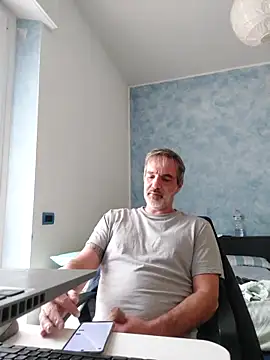 Snapshot of Marcolino183 chatting on May 7, 7:14 am Marcolino183 online show from May 7, 7:14 am