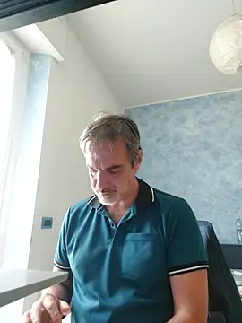 Snapshot of Marcolino183 chatting on May 13, 7:39 am Marcolino183 online show from May 13, 7:39 am