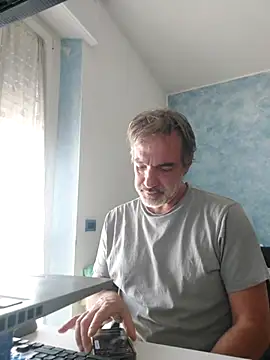 Snapshot of Marcolino183 chatting on May 26, 12:56 pm Marcolino183 online show from May 26, 12:56 pm