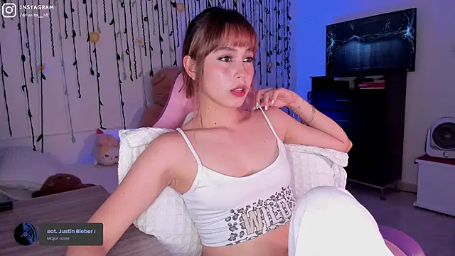 Snapshot of alice_guerin_ chatting on January 12, 5:34 am alice guerin online show from January 12, 5:34 am