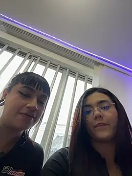 Snapshot of camianddanna chatting on November 28, 7:27 pm camianddanna online show from November 28, 7:27 pm