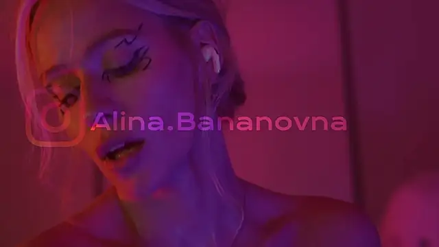 HeyBananas online show from December 5, 7:10 pm