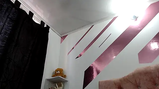 Snapshot of Kitten_Hot_ chatting on September 13, 1:33 pm Kitten Hot online show from September 13, 1:33 pm