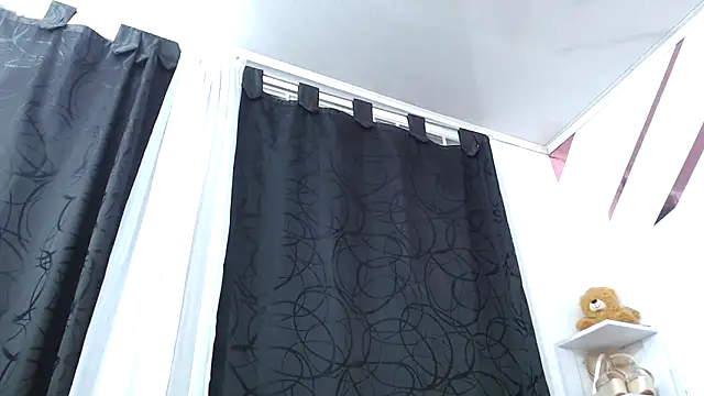 Snapshot of Kitten_Hot_ chatting on October 21, 3:29 am Kitten Hot online show from October 21, 3:29 am