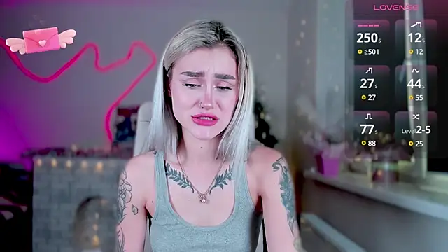 Snapshot of _Ravenaa chatting on December 20, 10:38 am Ravenaa online show from December 20, 10:38 am