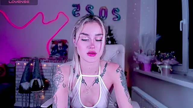 Snapshot of _Ravenaa chatting on December 22, 6:48 pm Ravenaa online show from December 22, 6:48 pm