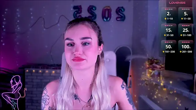 Snapshot of _Ravenaa chatting on January 20, 2:03 pm Ravenaa online show from January 20, 2:03 pm