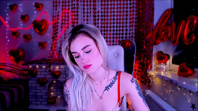 Snapshot of _Ravenaa chatting on February 8, 1:44 pm Ravenaa online show from February 8, 1:44 pm