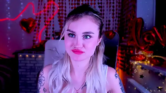 Snapshot of _Ravenaa chatting on February 25, 2:33 pm Ravenaa online show from February 25, 2:33 pm