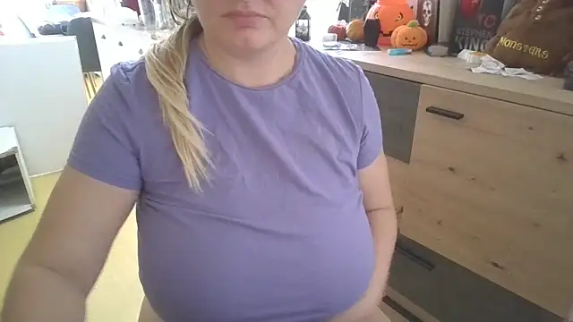 Snapshot of Meliss_Official9 chatting on October 24, 8:55 am Meliss Official9 online show from October 24, 8:55 am