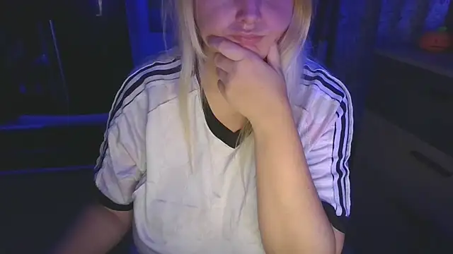 Snapshot of Meliss_Official9 chatting on October 28, 8:55 pm Meliss Official9 online show from October 28, 8:55 pm